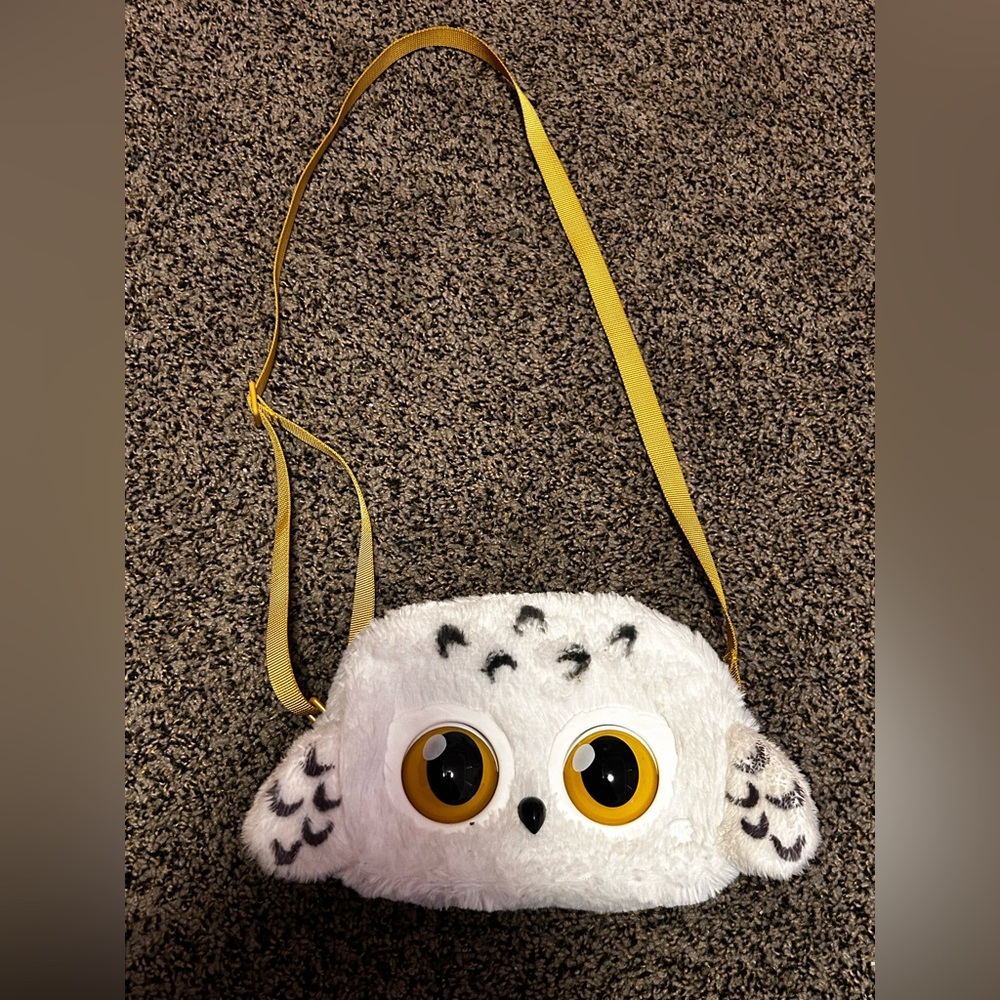 Owl purse pets Harry Potter style talks/blinks